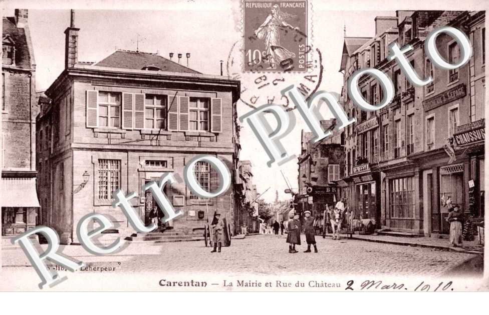 la mairie et rue du Chateau