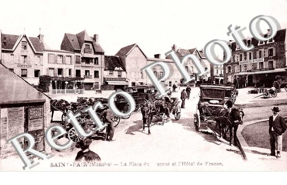 La Place du Marche et Hotel de France
