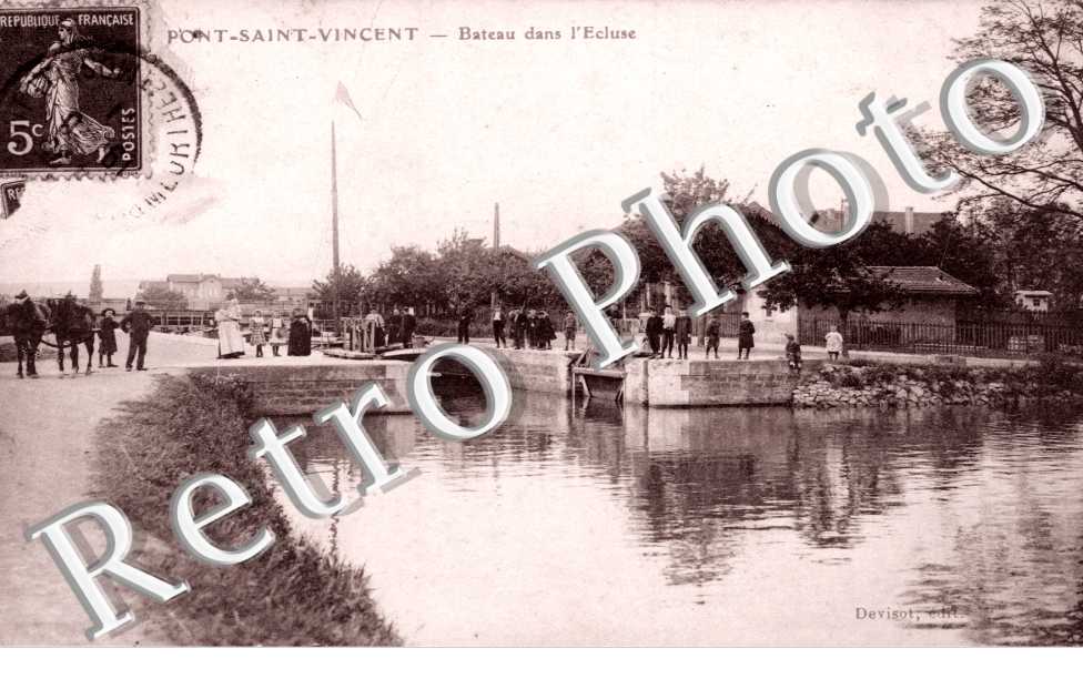 Bateau dans l'Ecluse