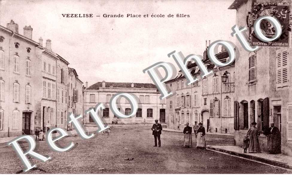 Grande place et ecole de filles