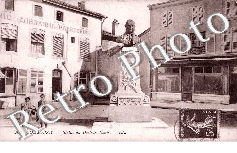 Place et Statue du Docteur Denis