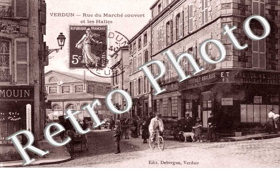 Rue du Marche couvert et les Halles