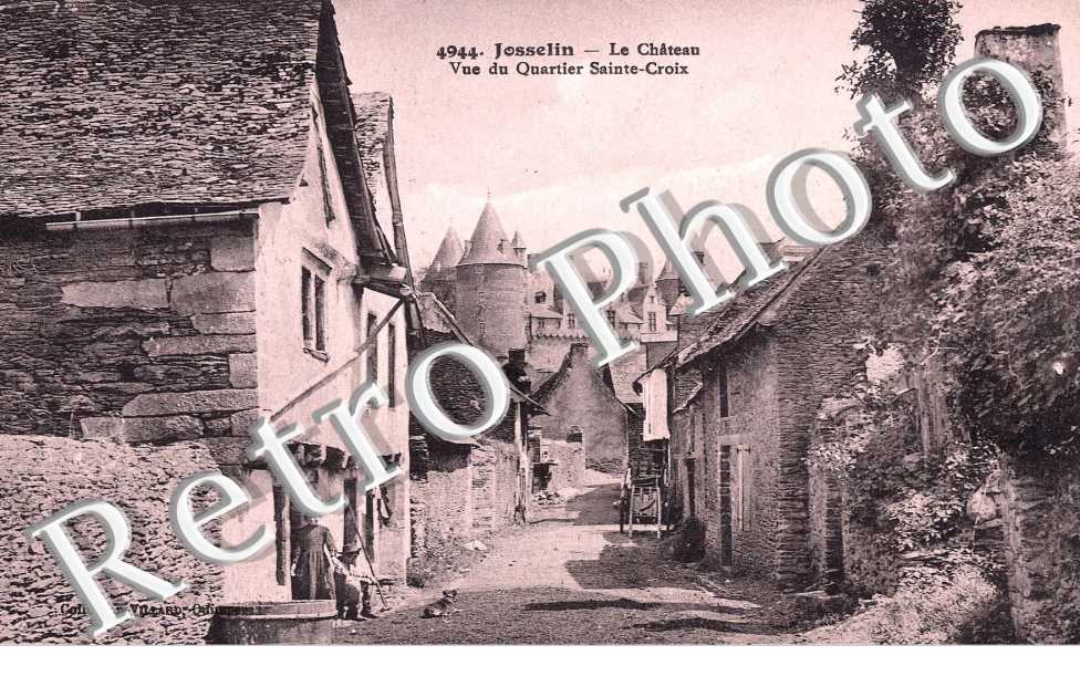 Le chateau - vue du quartier Sainte Croix