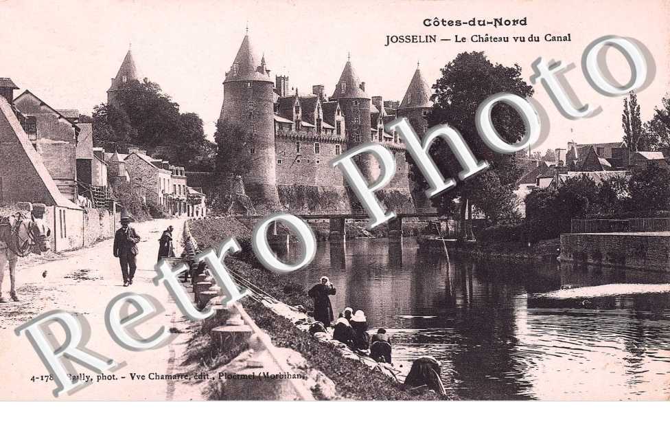 LE CHATEAU VU DU CANAL