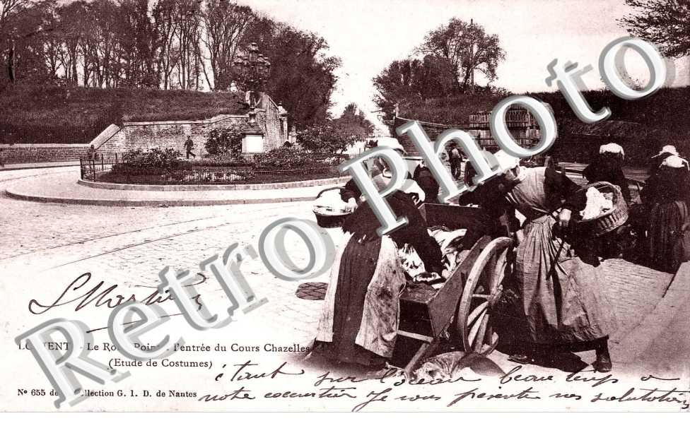 Le rond-point a l'entrée du cours Chazelles