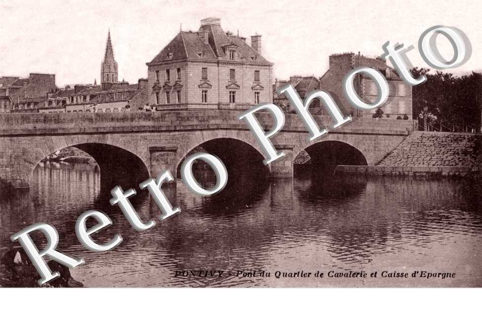 Pont du quartier de Cavalerie et caisse d'Epargne