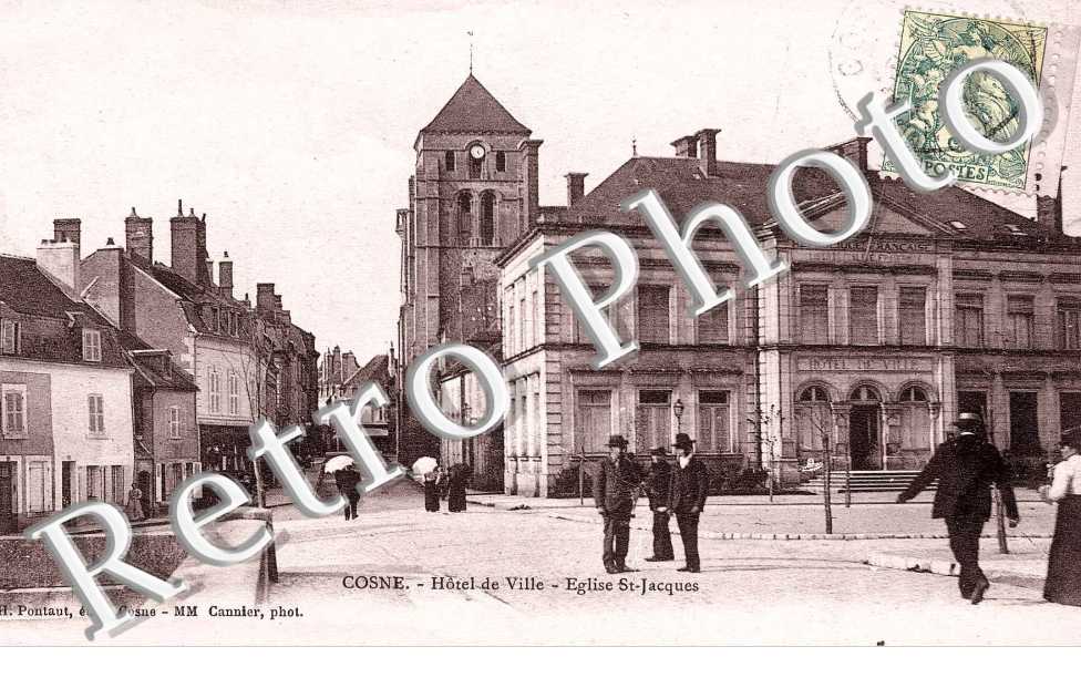 Hotel de Ville et Eglise St Jacques