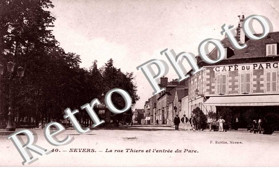 la rue Thiers et l'entree du Parc