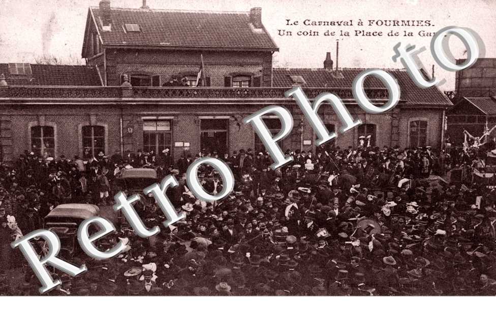 un coin de la place et la gare