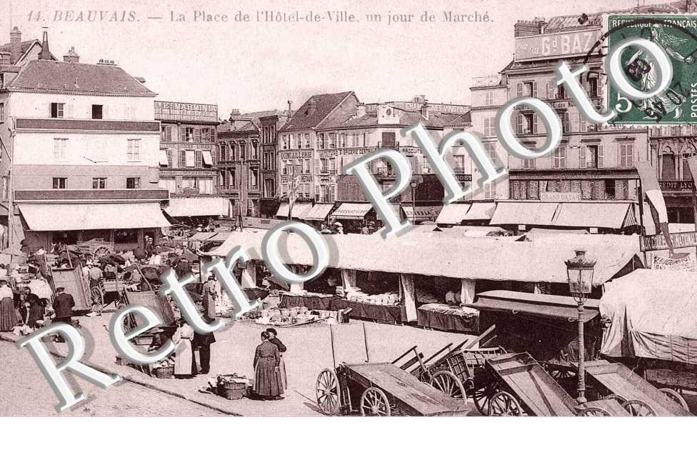 La Place de l'Hotel de Ville, un jour de Marche