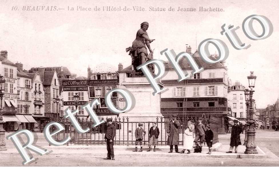 la Place de l'Hotel de Ville, Statue de Jeanne Hachette