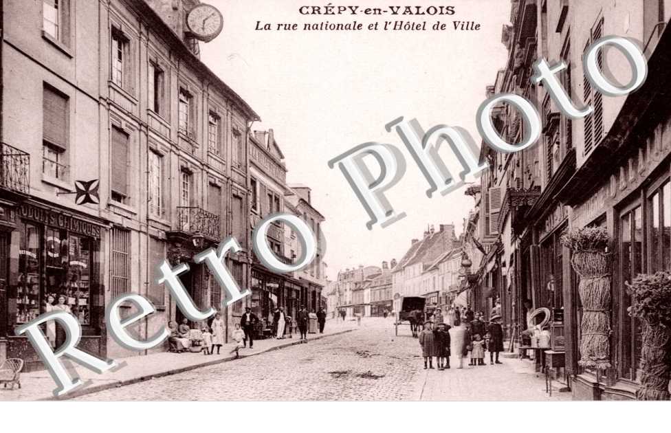 la Rue Nationale et l'Hotel-de-Ville