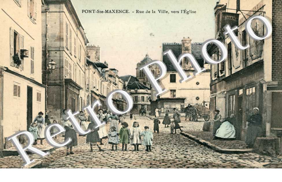 rue de la ville vers l'eglise