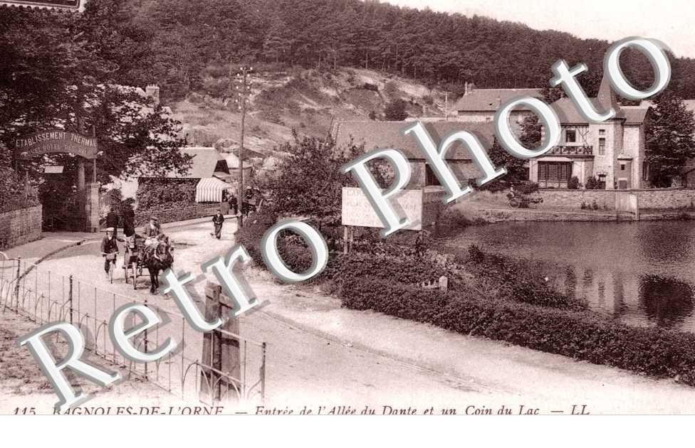 Entree de l'Allee du Dante et un Coin du Lac