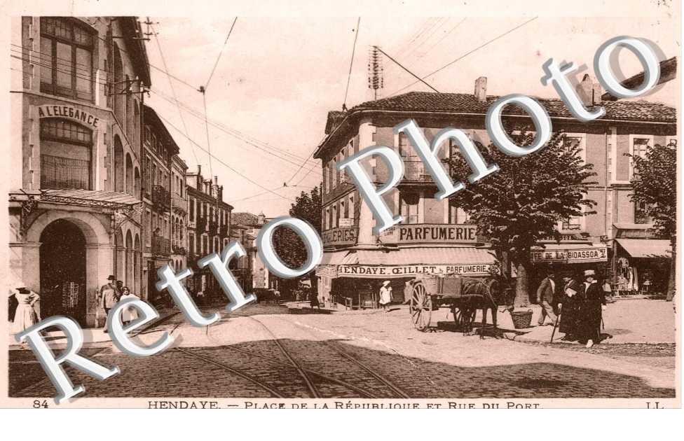 place de la Republique et rue du Port