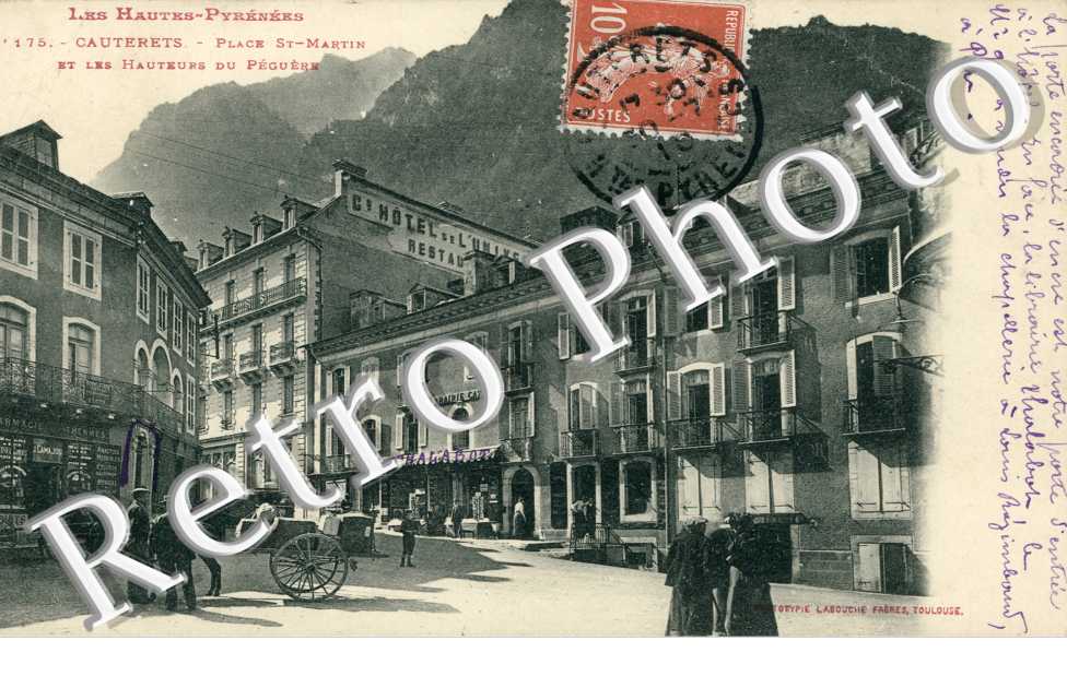Place Saint-Martin et les Hauteurs du Peguere