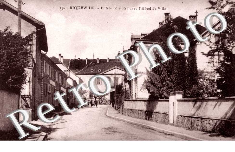 Entree cote est avec l'hotel de ville