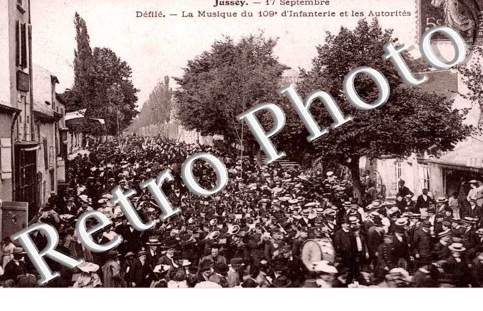 17 septembre. defile. la musique du 109e d'infanterie et les autorites
