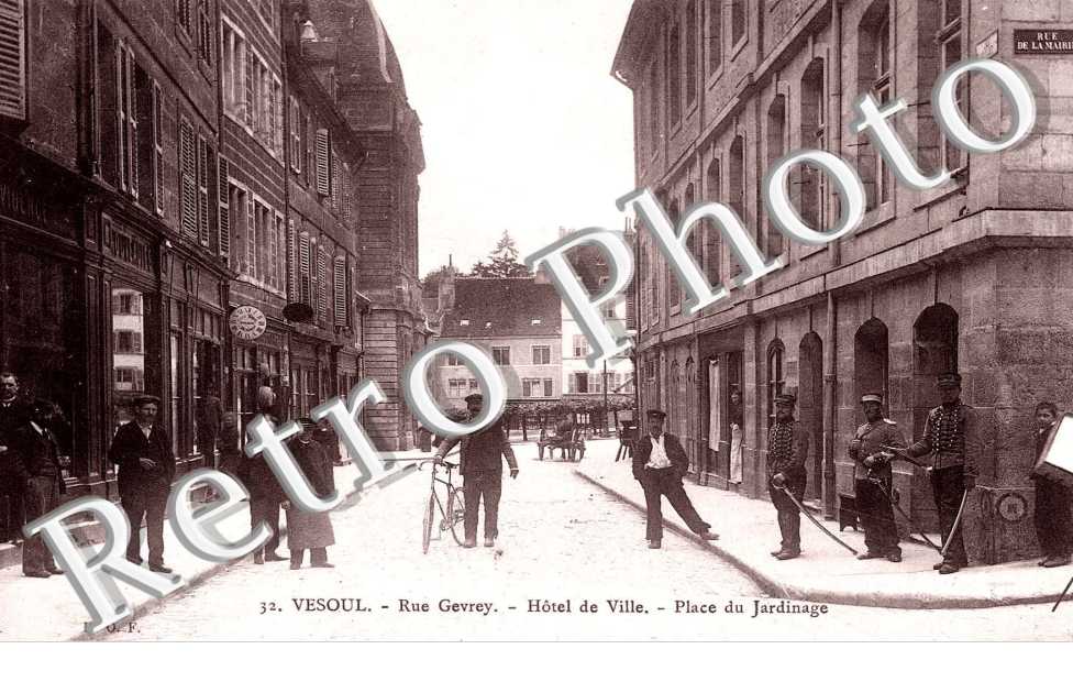 Rue Gevrey - Hotel de Ville - Place du jardinage