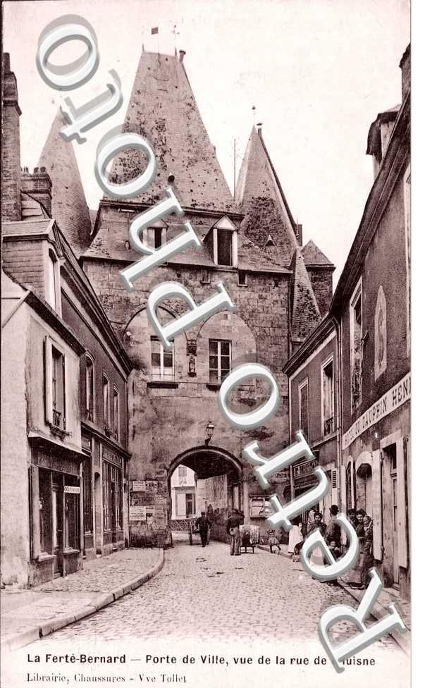 Porte de Ville, Vue de la Rue de l'Huisne