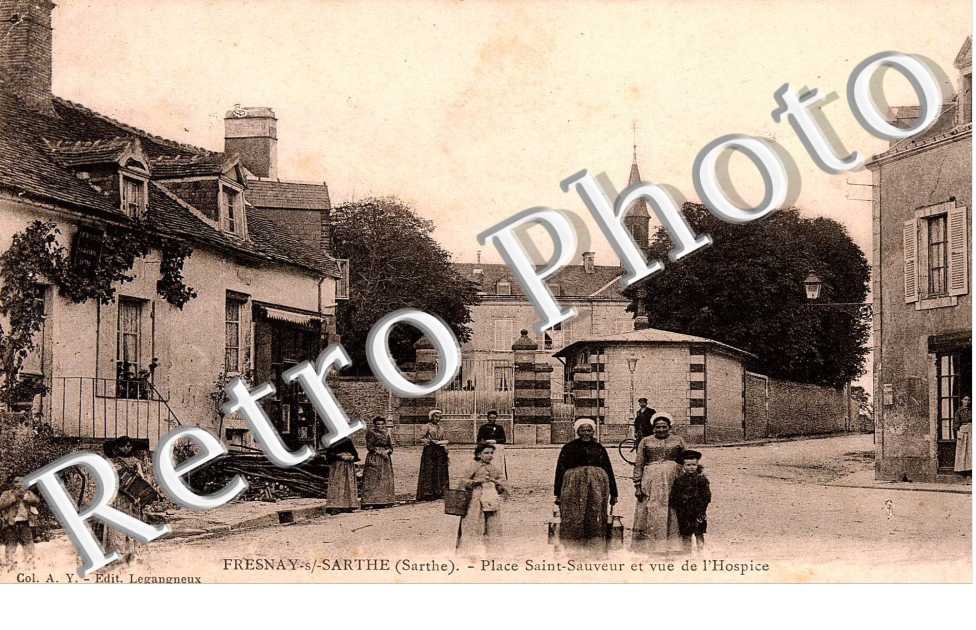 Place Saint sauveur et vue de l'hospice