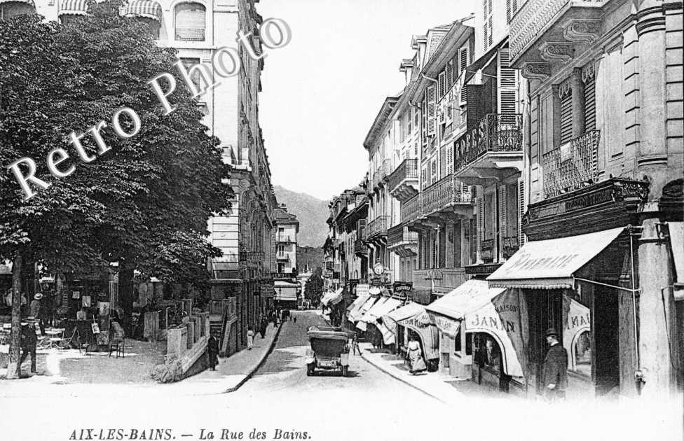 La Rue des Bains