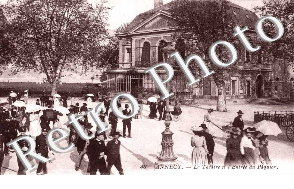 Le theatre et l'entree du Paquier