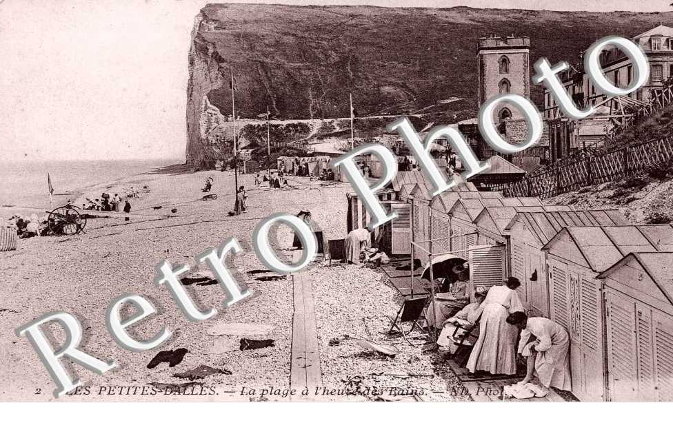 LES PETITES DALLES - LA PLAGE A L'HEURE DES BAINS