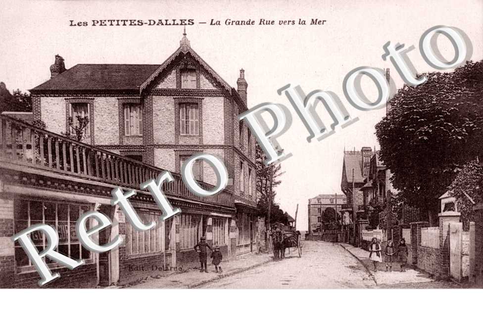 La Grande Rue vers la Mer, les Petites Dalles