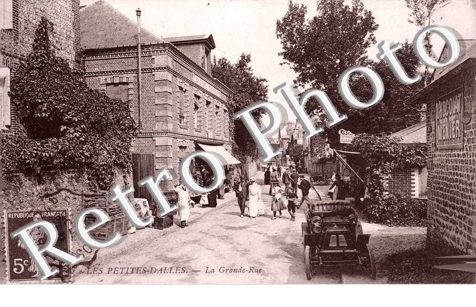 Les petites Dalles - La grande rue