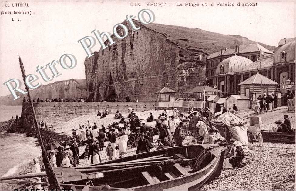 La plage et la falaise d'amont