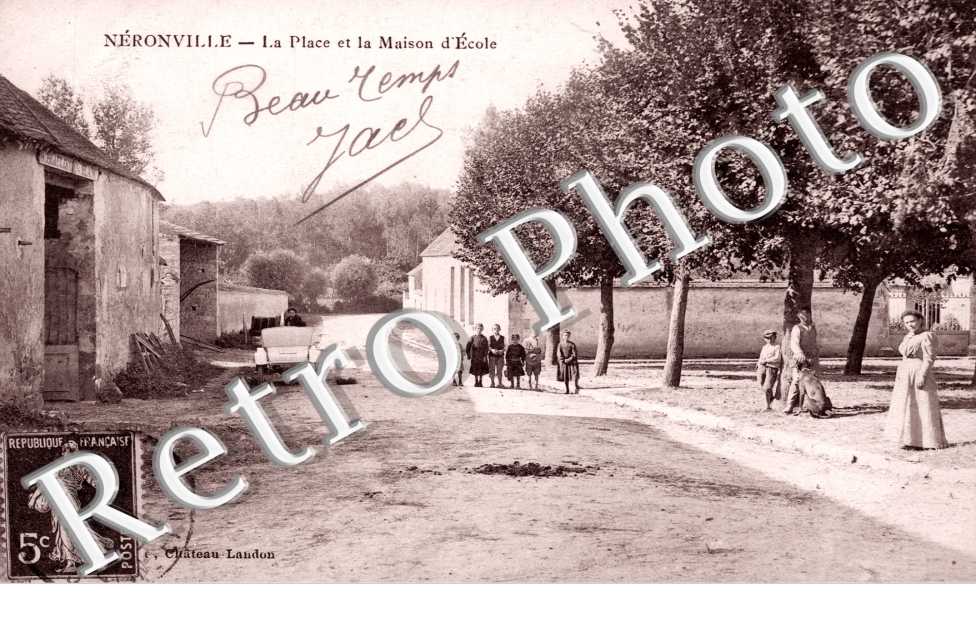 la place et la maison d'ecole