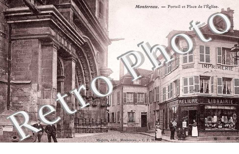 portail et place de l'eglise