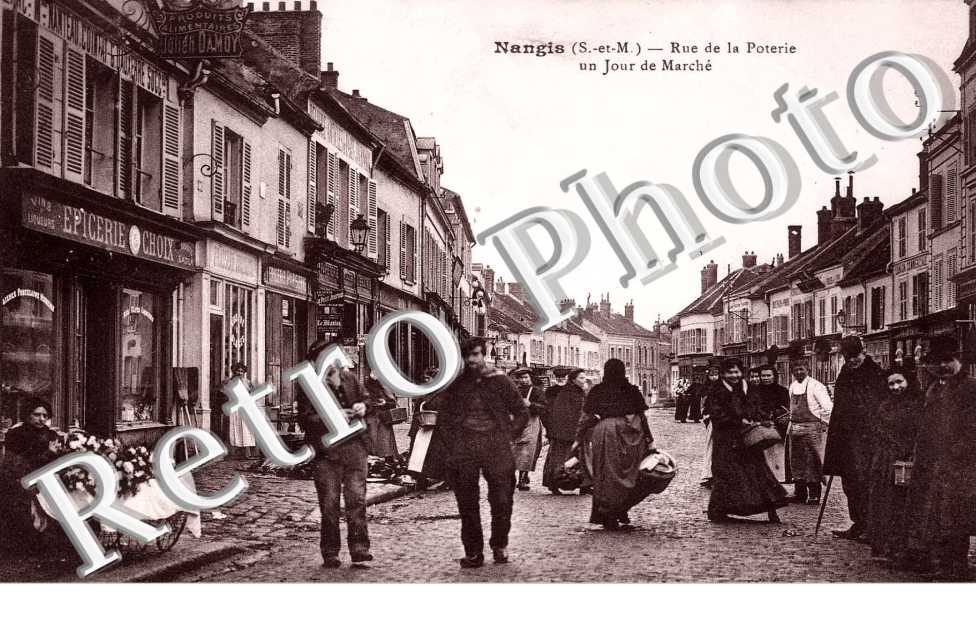 RUE DE LA POETERIE UN JOUR DE MARCHE