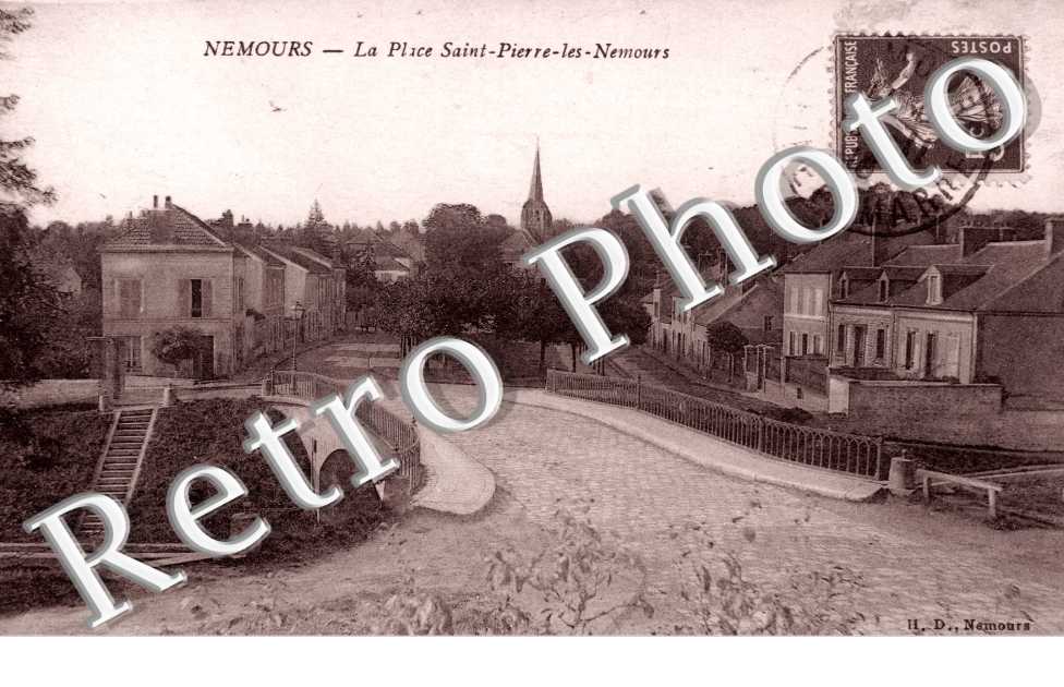 la Place Saint-Pierre-les-Nemours