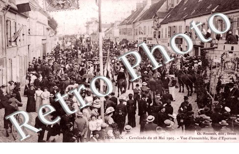 Vue d'Ensemble de la Rue d'Eperon, la Cavalcade du 28 mai 1905