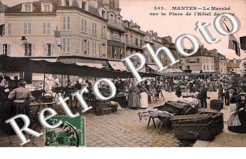 Le Marche sur la Place de l'Hotel de Ville