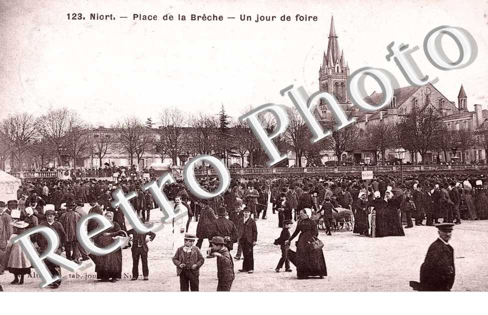 Place de la Breche  un jour de Foire