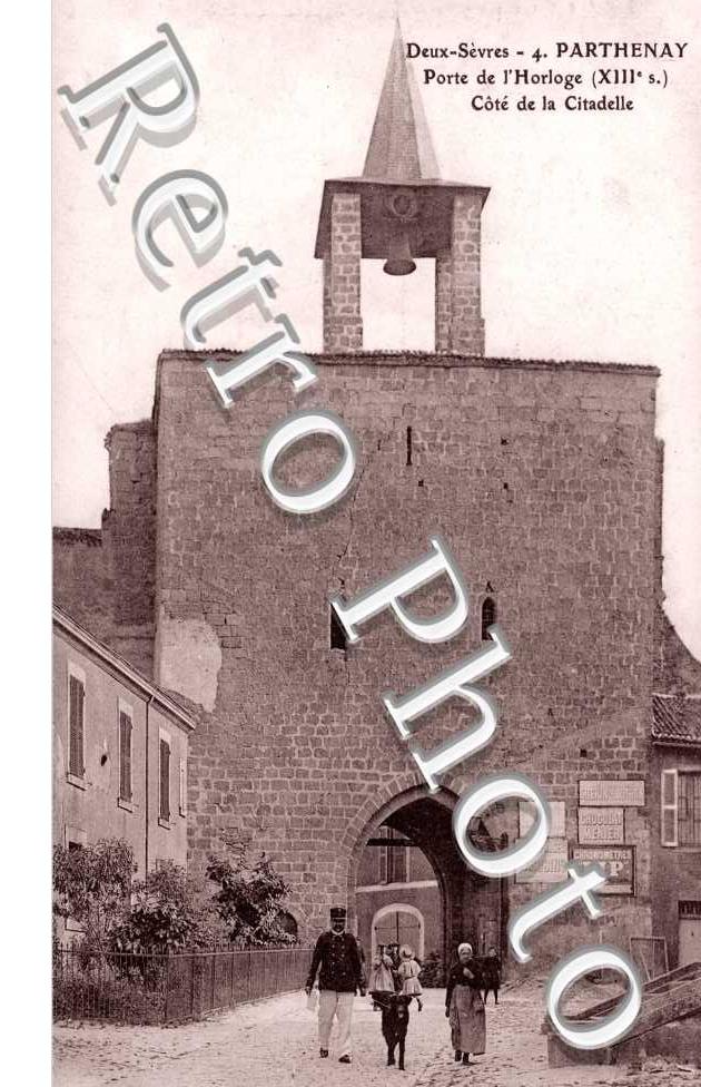 la Porte de l'Horloge datant du XIIeme siecle