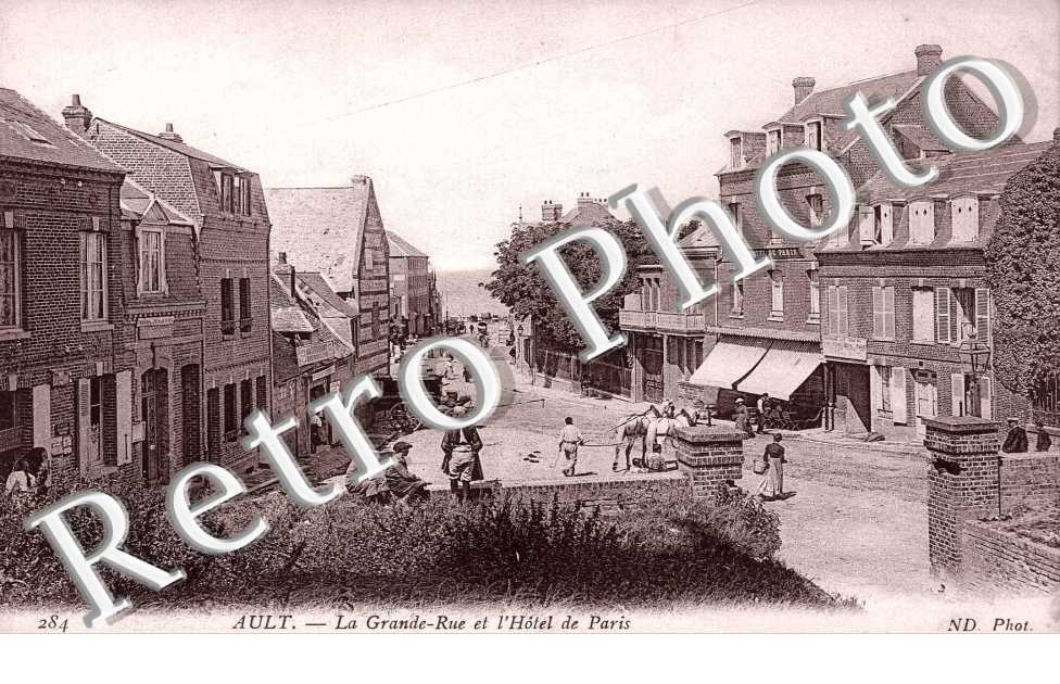  LA GRANDE RUE ET L'HOTEL DE PARIS