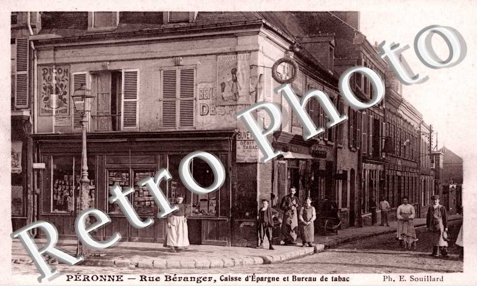 Rue Beranger , la Caisse d'Epargne et le Bureau de Tabac