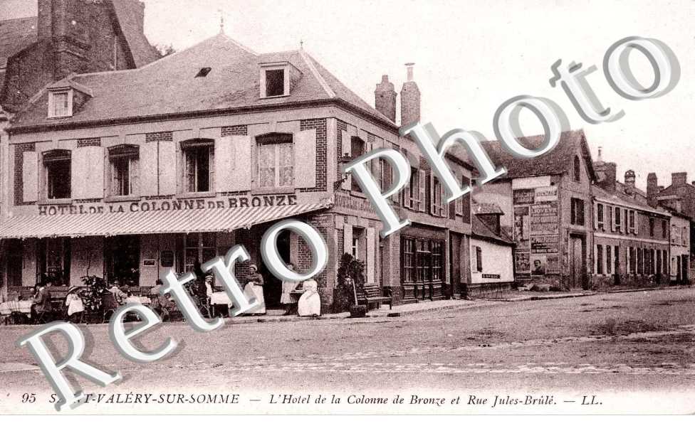 L'hotel de la colonne de bronze et rue Jules-Brule