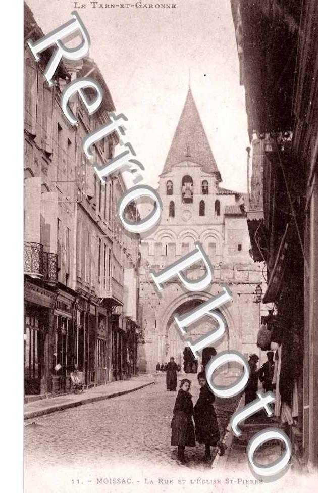 la Rue et l'Eglise Saint-Pierre