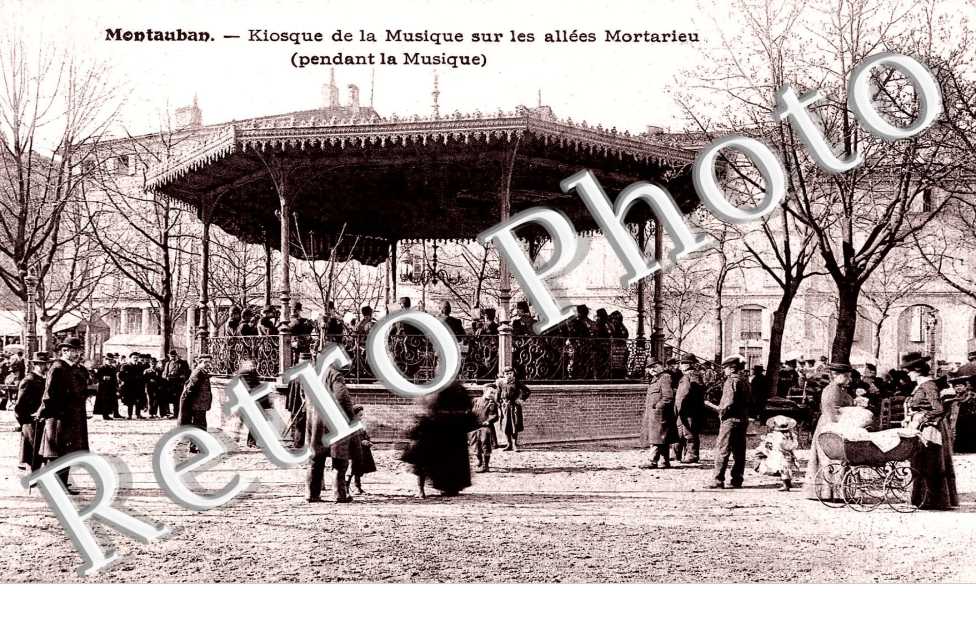 Kioske de la musique sur les allees Mortarieu (pendant la musique)
