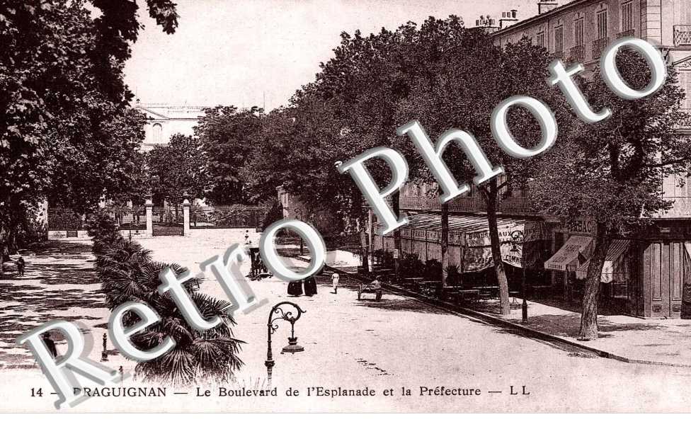 Boulevard de l'esplanade et la Préfecture