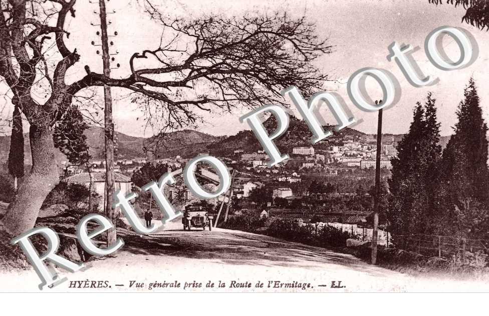 Vue generale prise de la route de l'ermitage