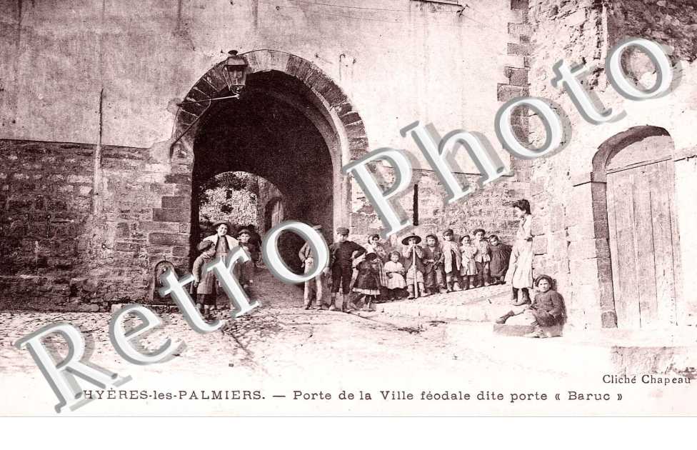 Porte de la ville féodale dite porte "Baruc"