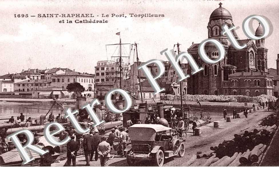 Le Port, Torpilleurs et la Cathedrale