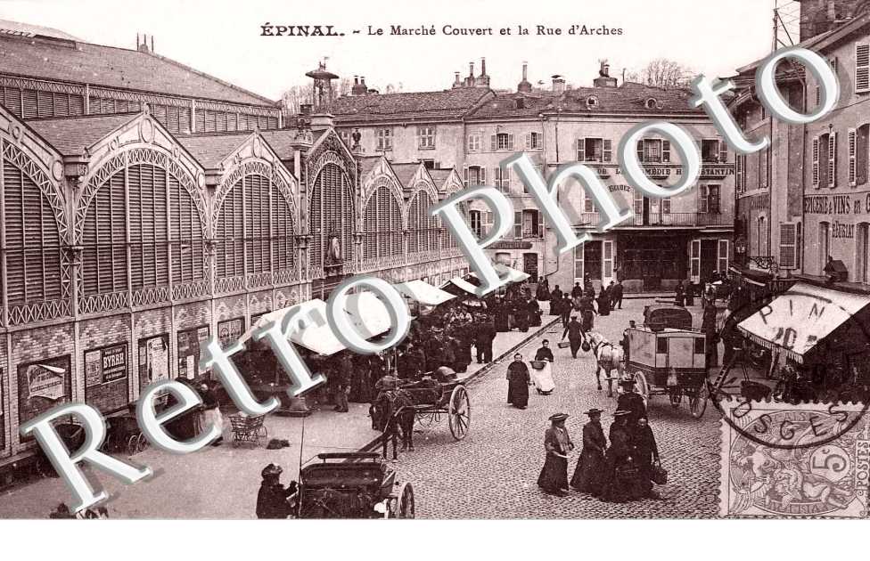 LE MARCHE COUVERT ET LA RUE D'ARCHES