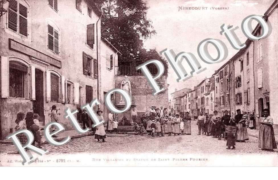 Rue Villaume et statue de Saint Pierre Fourier